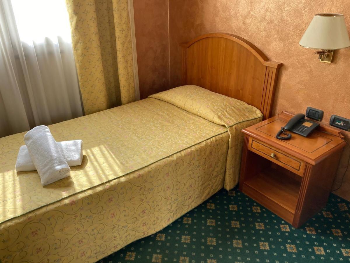 Hotel Visconti Melzo Extérieur photo