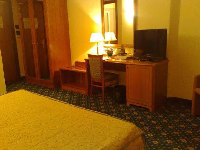 Hotel Visconti Melzo Extérieur photo